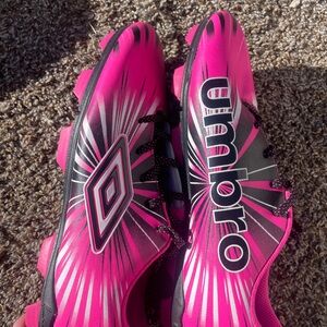 Umbro Women's Vibrant Pink Athletic Cleats